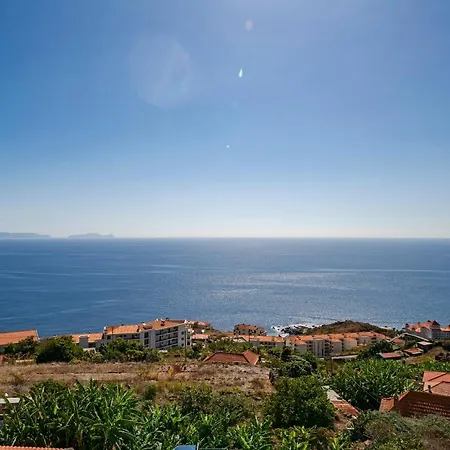 Reis Magos Iii By An Island Caniço
