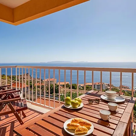 Reis Magos Iii By An Island كانيكو